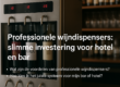 Een marketingafbeelding van een moderne, roestvrijstalen wijndispenser waarin drie wijnflessen staan gekoeld achter glas, met daarboven digitale temperatuurdisplays en schenktuitjes. Over de afbeelding heen staat de tekst "Professionele wijndispensers: slimme investering voor hotel en bar", gevolgd door twee bulletpoints met vragen over de voordelen en de systeemkeuze.